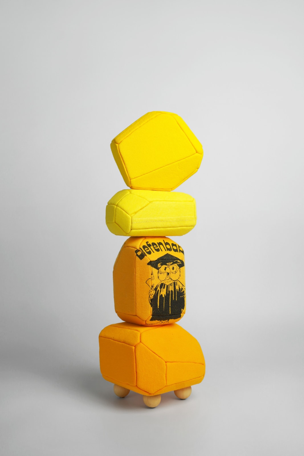 劉正堃 Abei LIU, 黃色呢喃石悄悄守護著 Whisperocks: Yellow , 2025