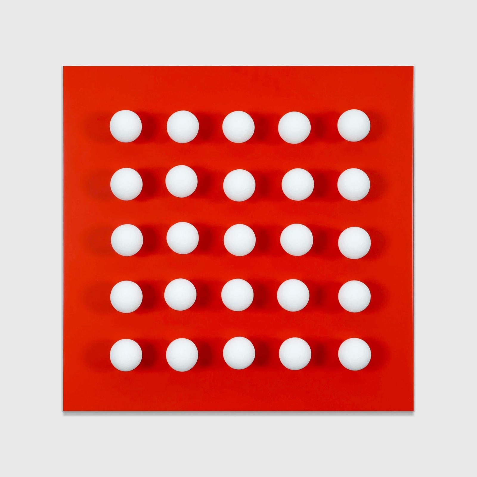Antonio Asis, Boules tactiles blanches sur fond rouge, 1969-2015