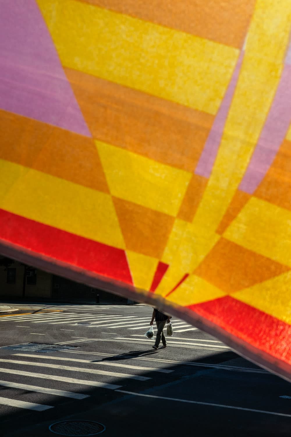 Mikko Takkunen, Crossing Pike Street, New York, 2022