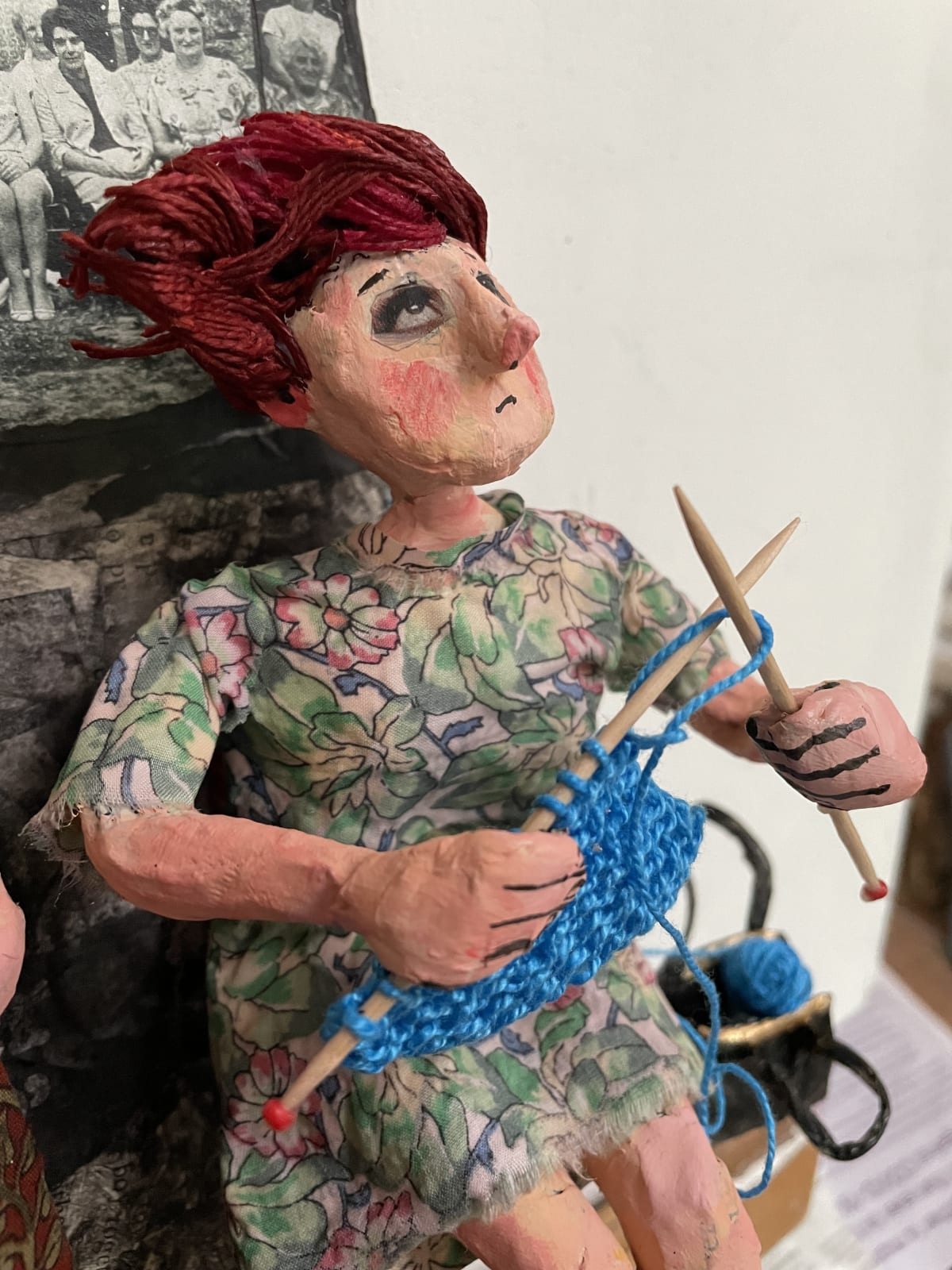 Luned Rhys Parri, Cadwa’r gwau cyn iddi ddechrau glawio! | Put the knitting away before it starts raining!