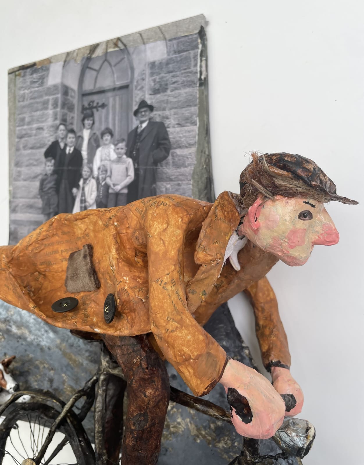 Luned Rhys Parri, Y Dyn ar y Beic | The Man on a Bicycle