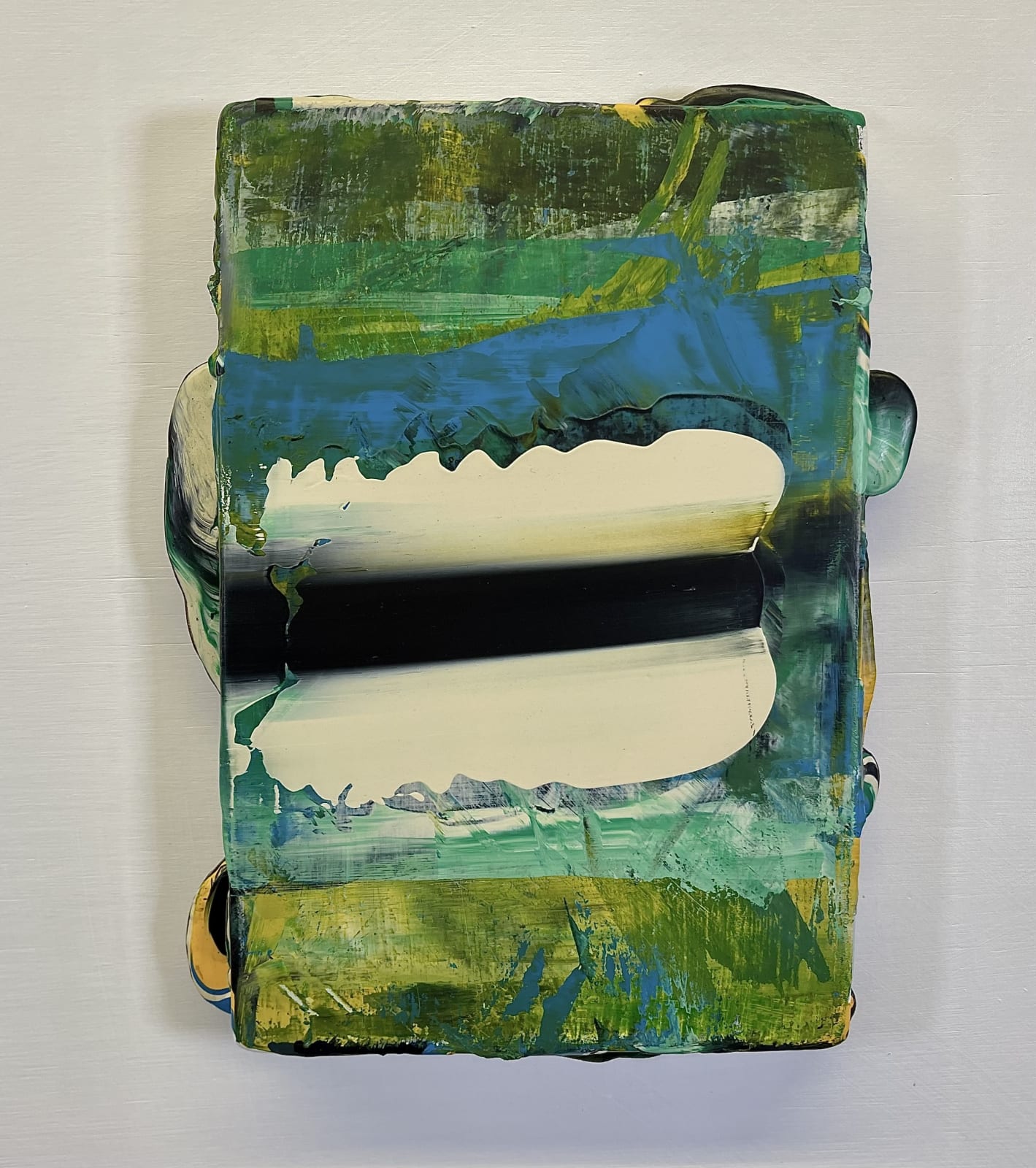 Elfyn Lewis, Meusudd-llydain