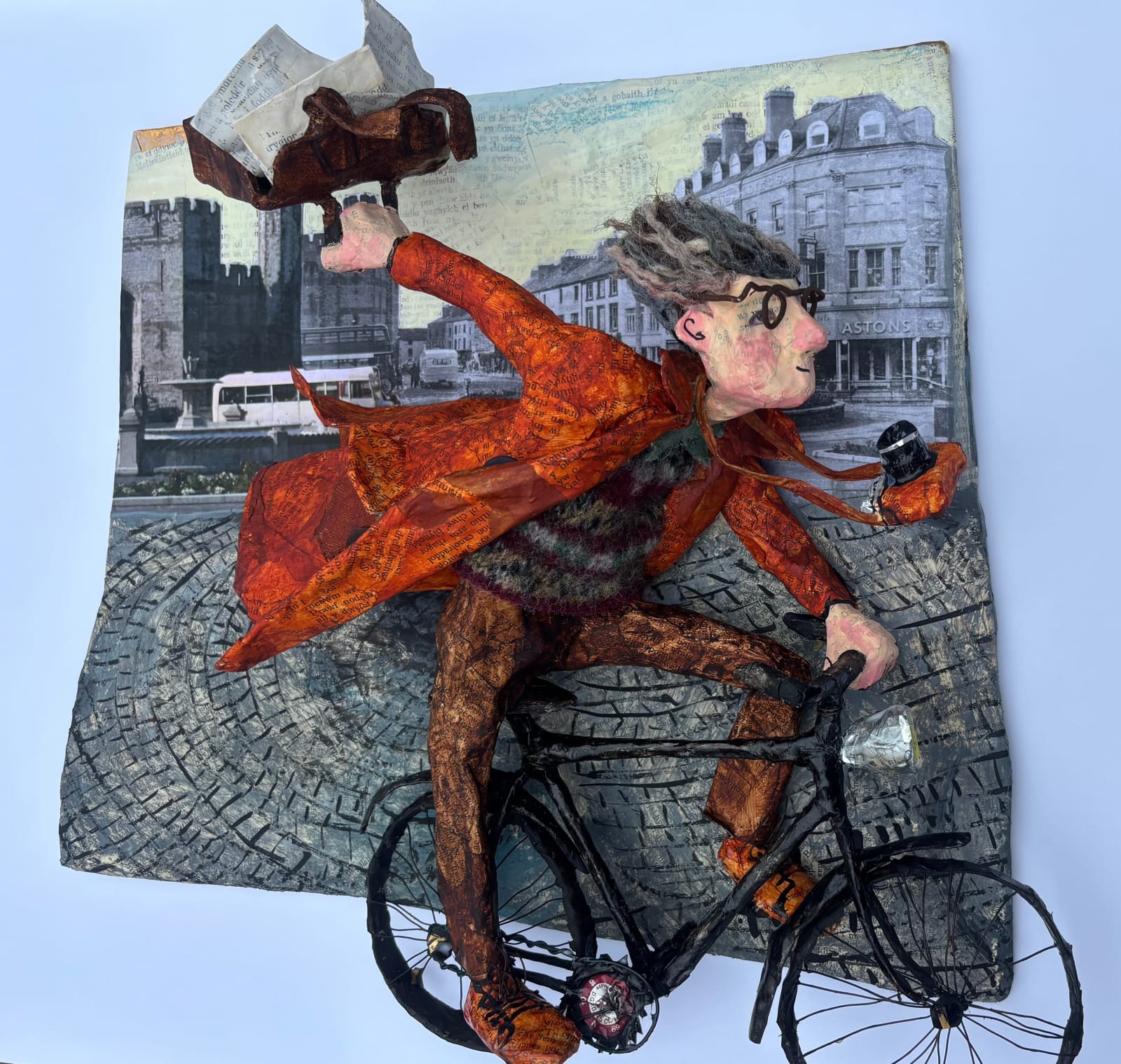 Luned Rhys Parri, Newyddiadurwr ar ei Feic | Journalist on his Bicycle, 2025