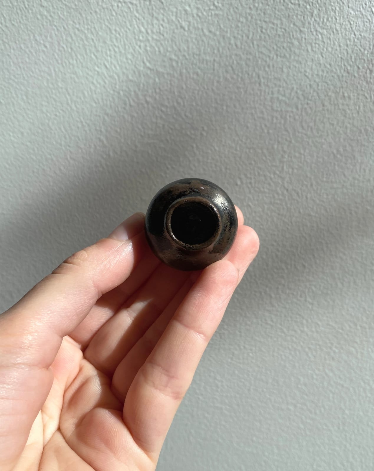 Tilly Slight, Dark chocolate, 2024