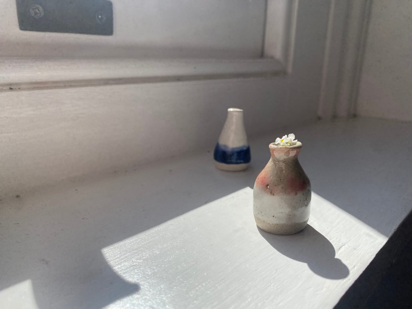 Tilly Slight, Pink crackle collar, 2023