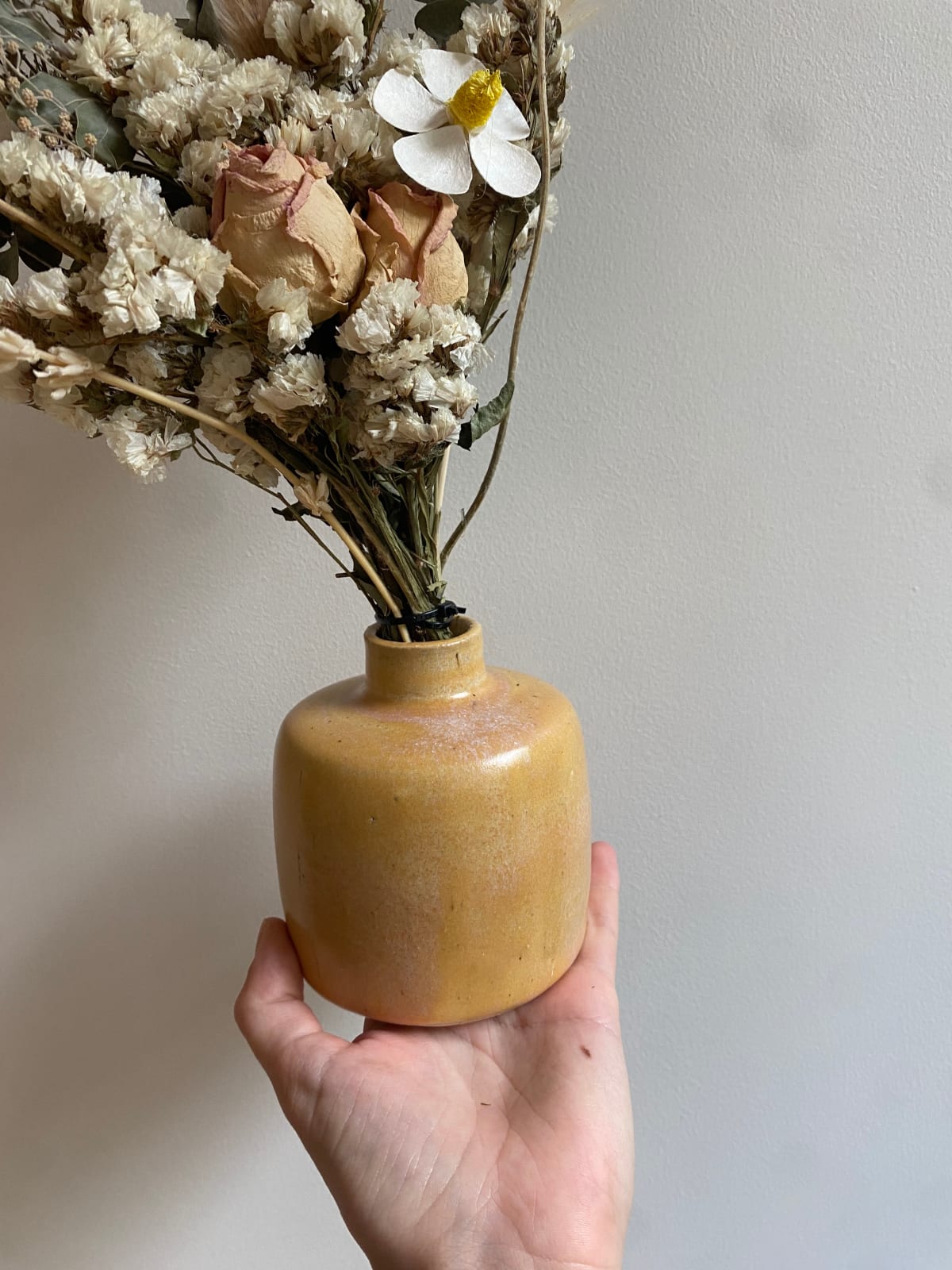 Tilly Slight, Shimmer yellow bottle, 2024