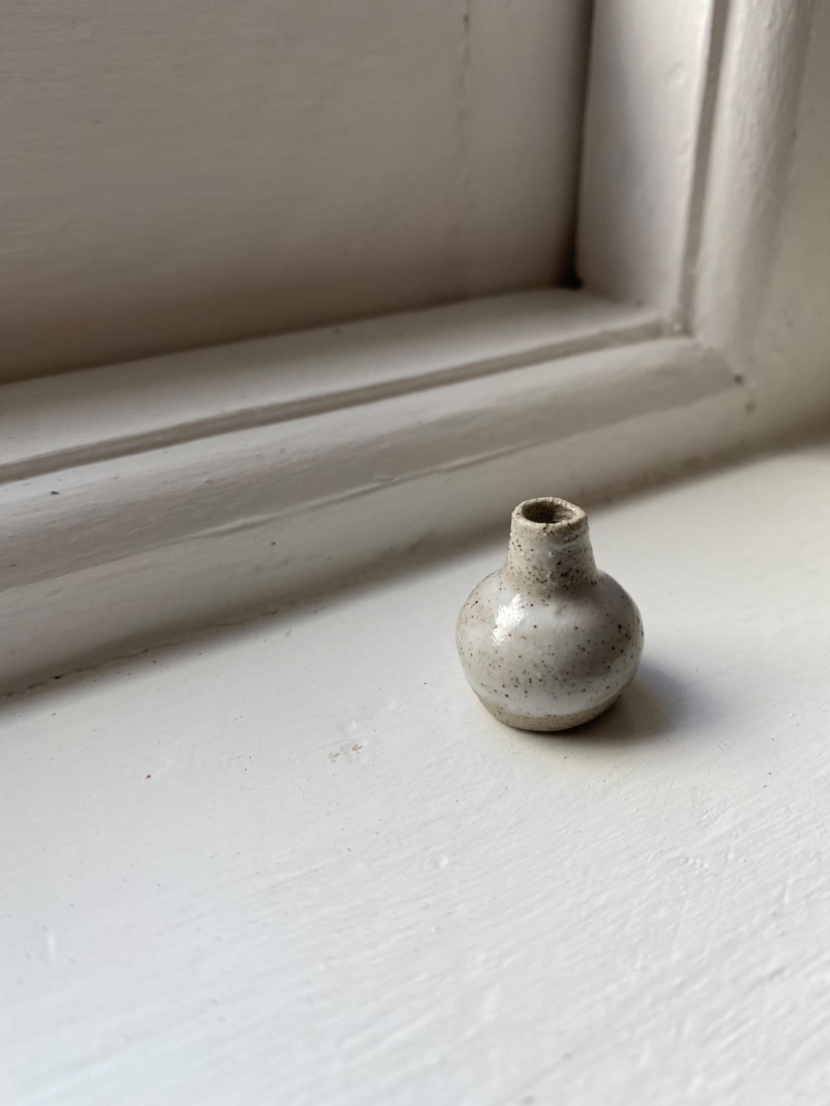 Tilly Slight, Arctic white (speckled clay) IV, 2020