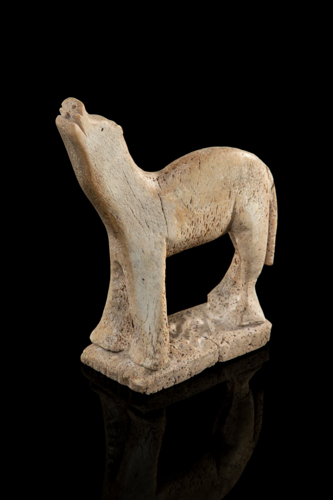 NUVEEYA (NOOVEEYA) IPELLIE (1920-2010) IQALUIT (FROBISHER BAY), Howling Wolf, 1970s