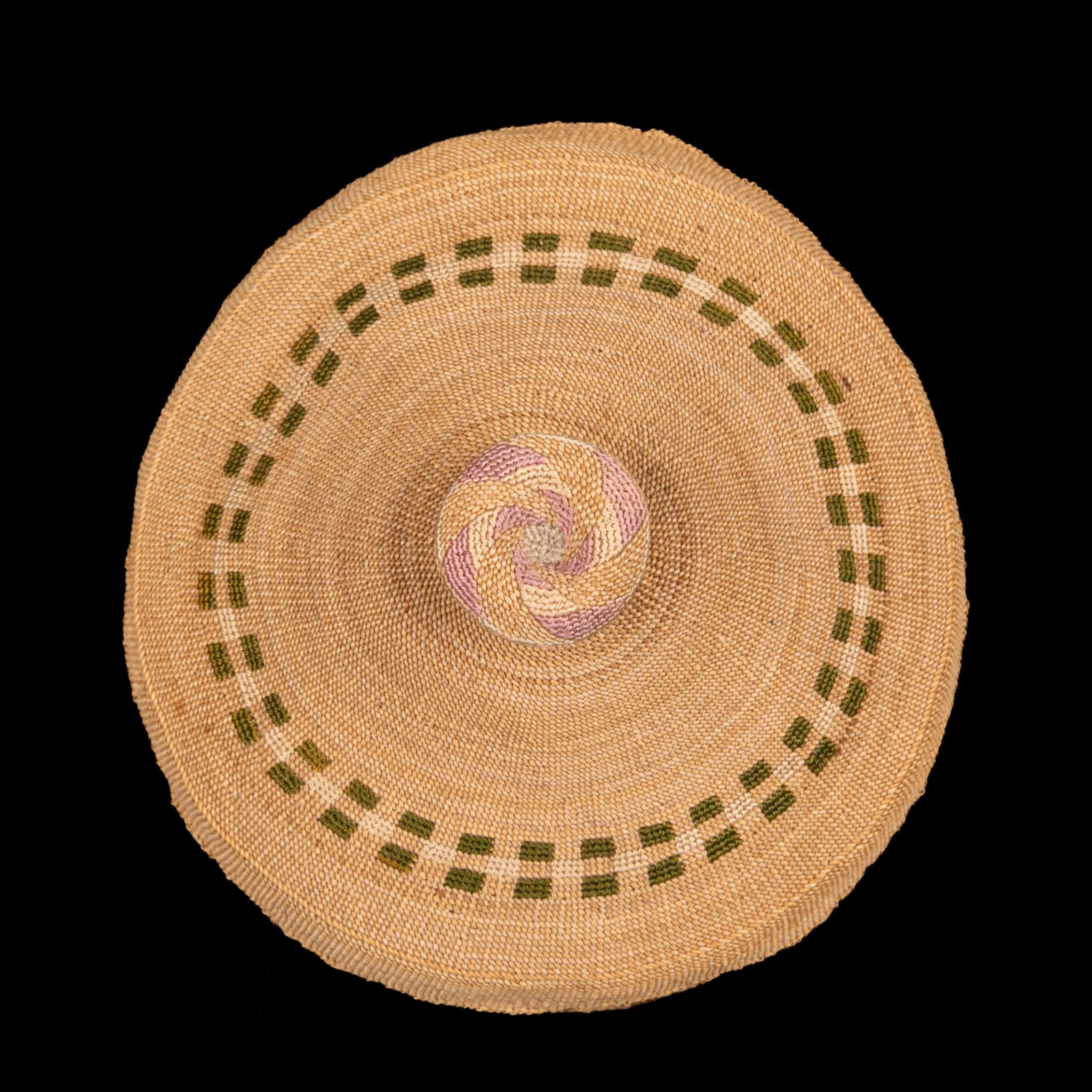 UNIDENTIFIED UNANGAX̂ (ALEUT) ARTIST, Lidded Basket with Dwarf Fireweed or Russian Crosses, 1930s