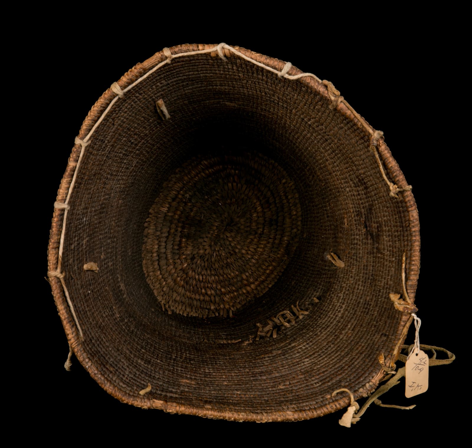 UNIDENTIFIED KLICKITAT OR YAKAMA ARTIST, Coiled Huckleberry Basket, c. 19th century
