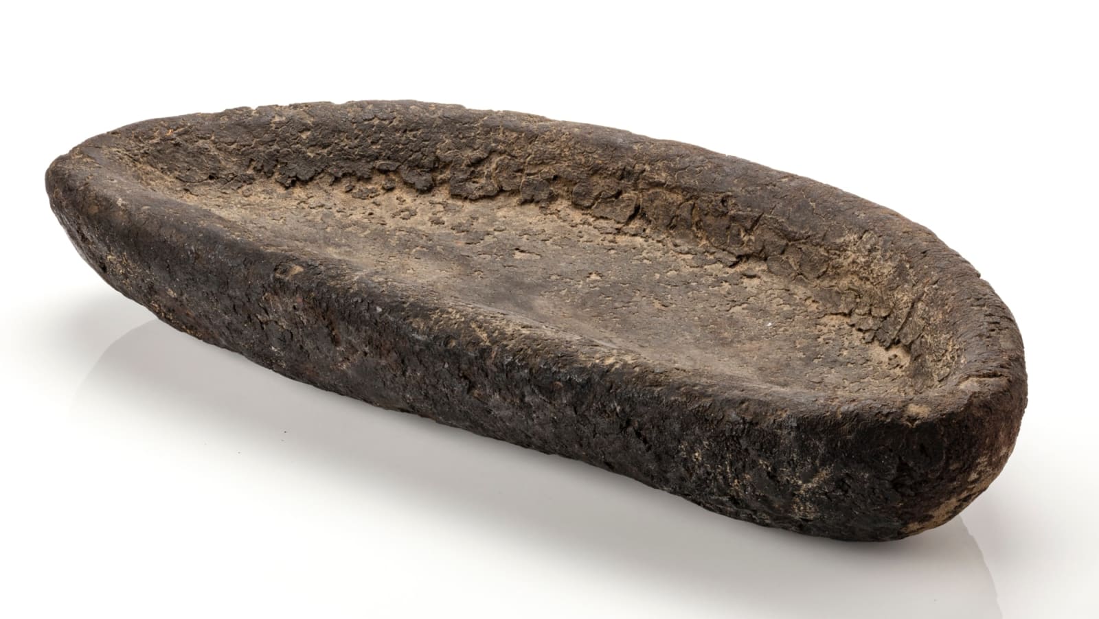 UNIDENTIFIED INUIT MAKER, EASTERN CANADIAN ARCTIC, Qulliq (Kudlik / Oil Lamp), early to mid 1900s