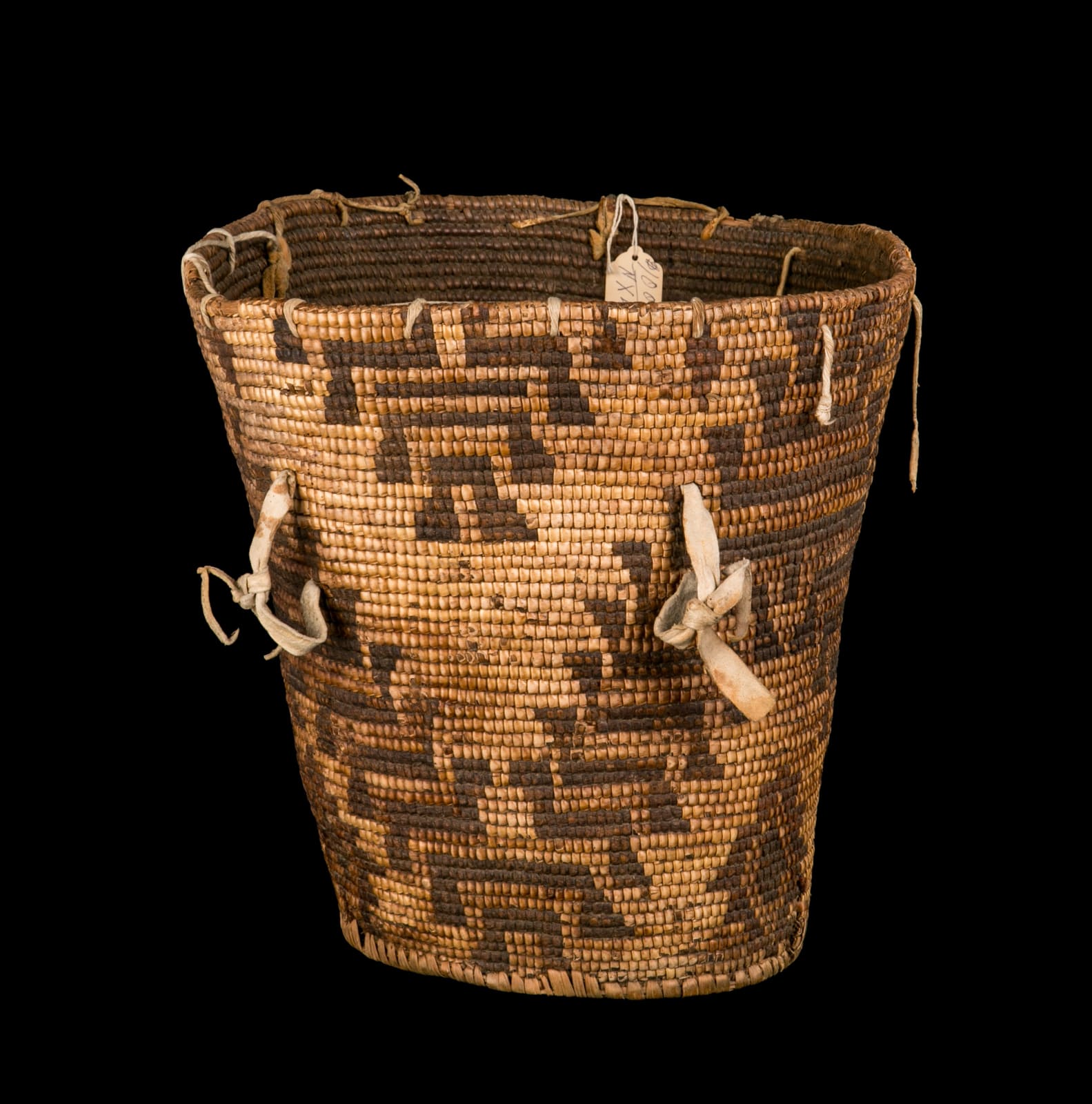 UNIDENTIFIED KLICKITAT OR YAKAMA ARTIST, Coiled Huckleberry Basket, c. 19th century