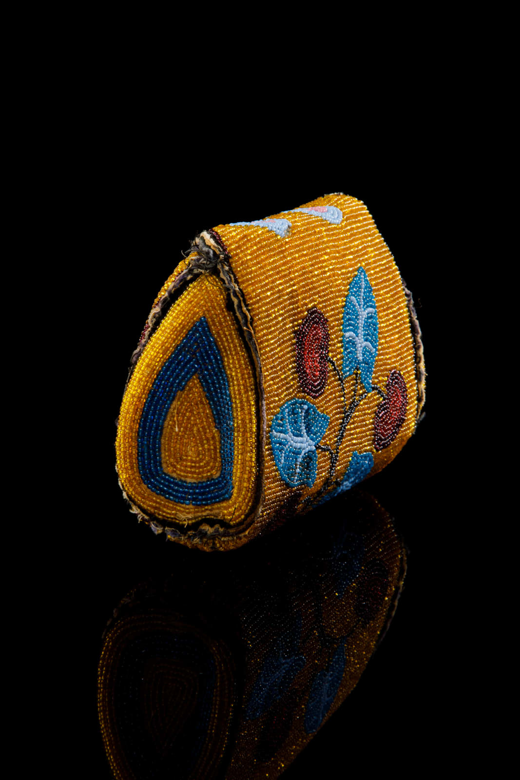 UNIDENTIFIED MAKER, ANISHINAABE (OJIBWA), Beaded Woman's Clutch (Hand Bag), c. 1900