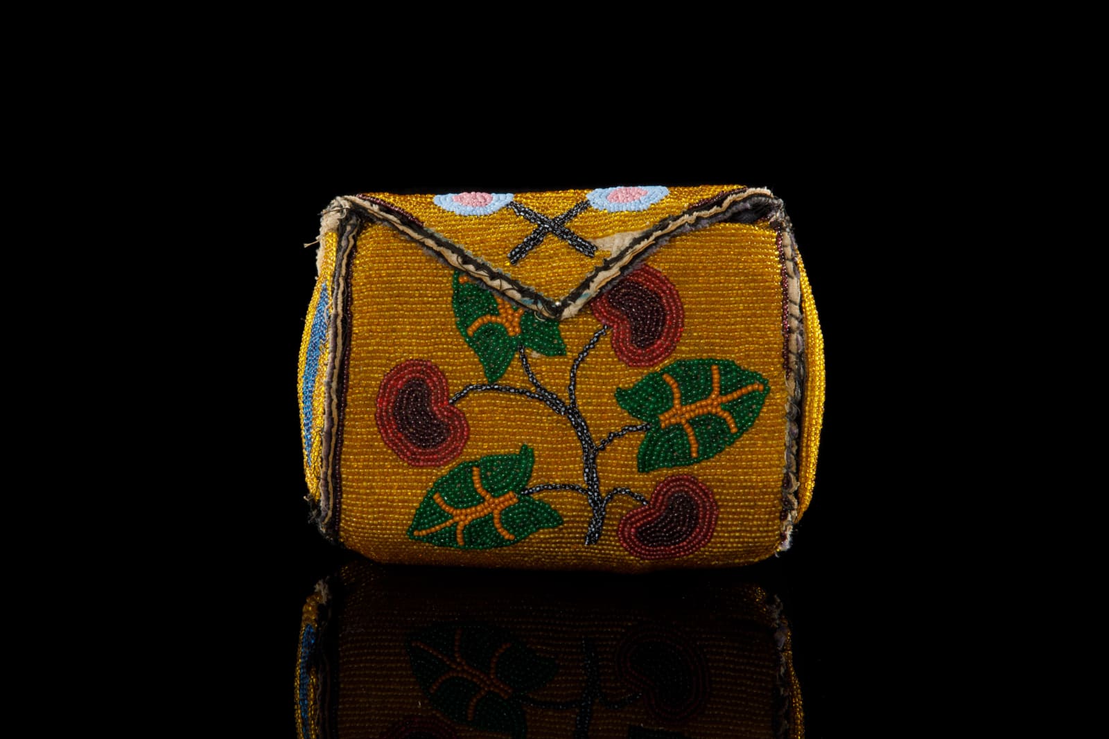 UNIDENTIFIED MAKER, ANISHINAABE (OJIBWA), Beaded Woman's Clutch (Hand Bag), c. 1900