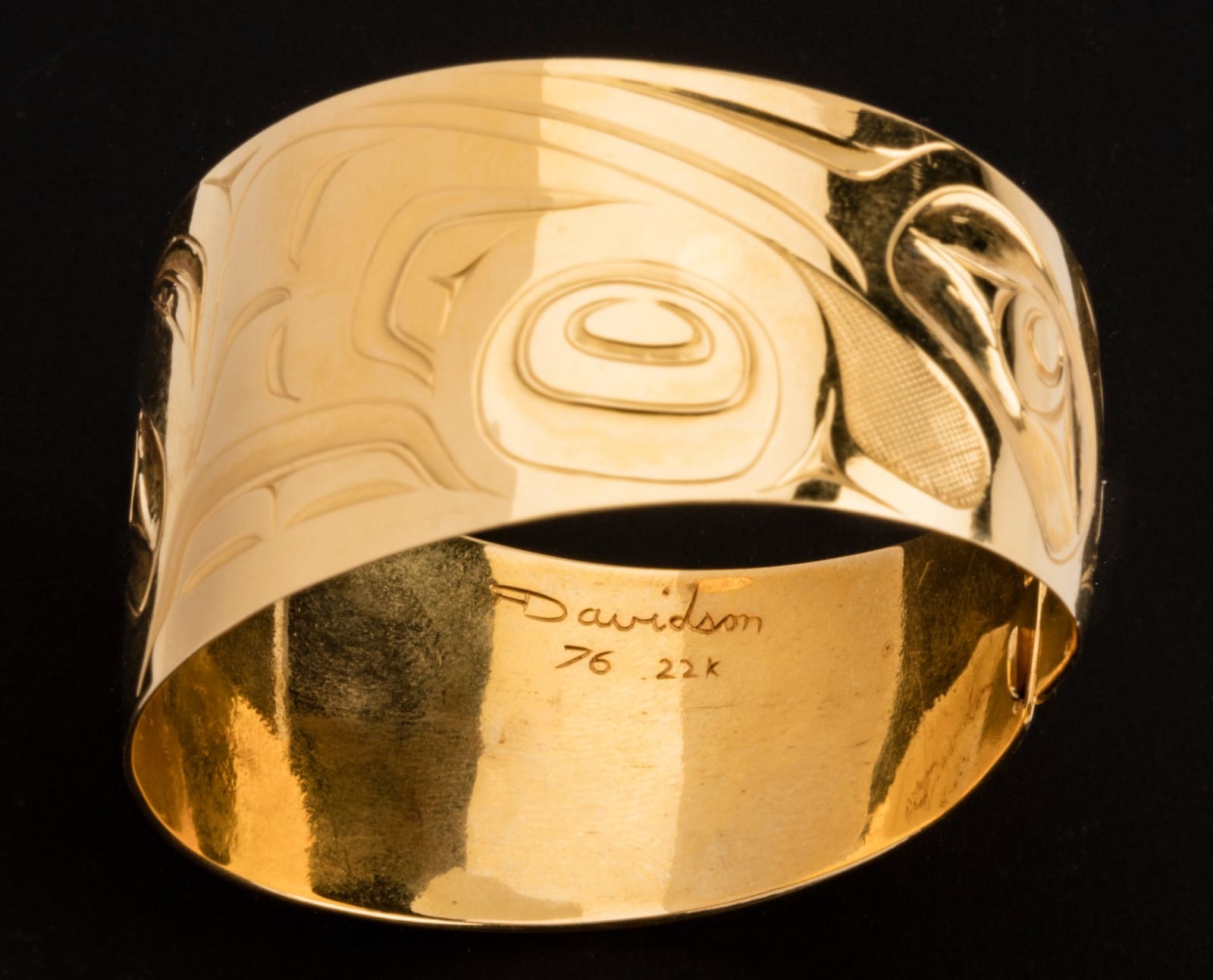 ROBERT DAVIDSON (GUUD SANS GLANS), O.C., O.B.C., (1946-) HAIDA, MASSET / WHITE ROCK, Hummingbird Clasped Bangle Bracelet, 1976