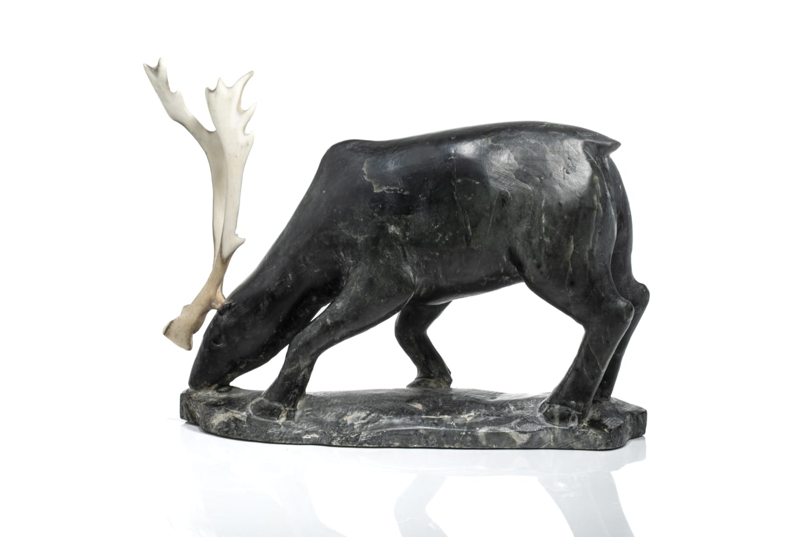 TOWATUGA SAGOUK (1934-) IQALUIT (FROBISHER BAY), Caribou Feeding, late 1960s / early 1970s