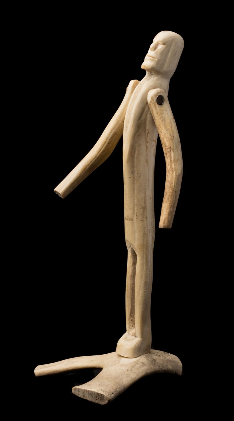 LUKE IKSIKTAARYUK (1909-1977) QAMANI’TUAQ (BAKER LAKE), Standing Man, Looking Up, early 1970s