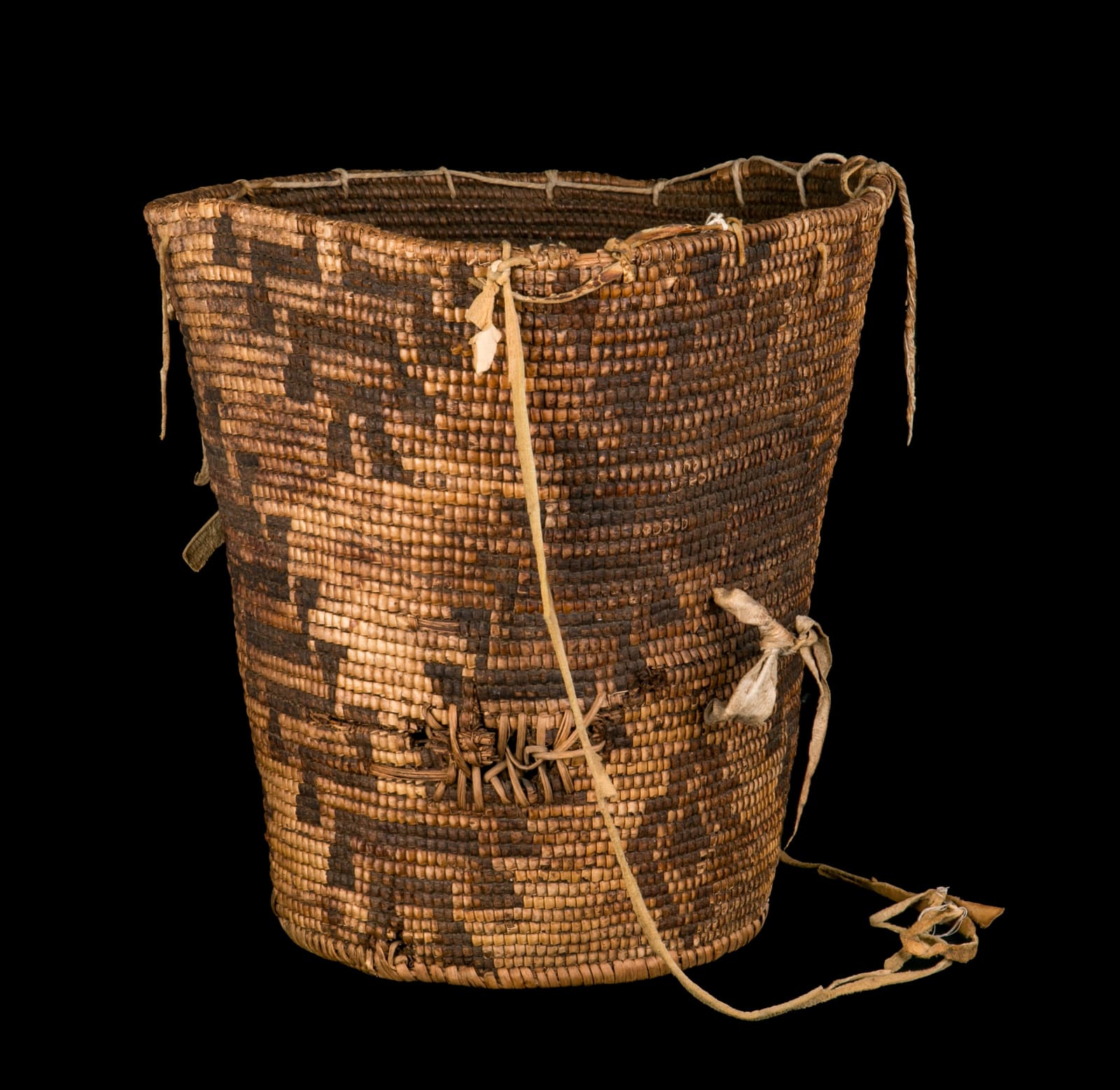 UNIDENTIFIED KLICKITAT OR YAKAMA ARTIST, Coiled Huckleberry Basket, c. 19th century