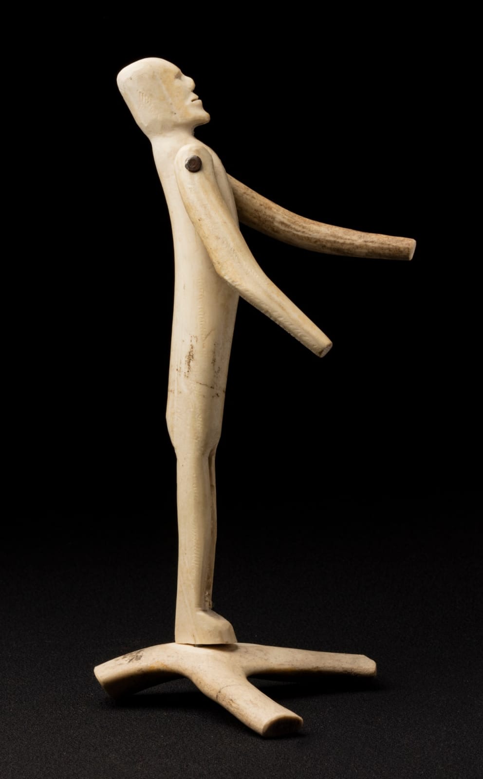 LUKE IKSIKTAARYUK (1909-1977) QAMANI’TUAQ (BAKER LAKE), Standing Man, Looking Up, early 1970s