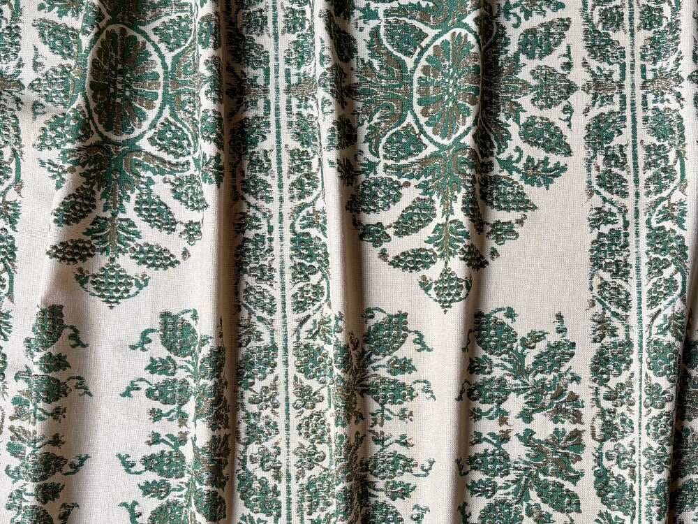 Bursa Forest Green on Silk Mutka