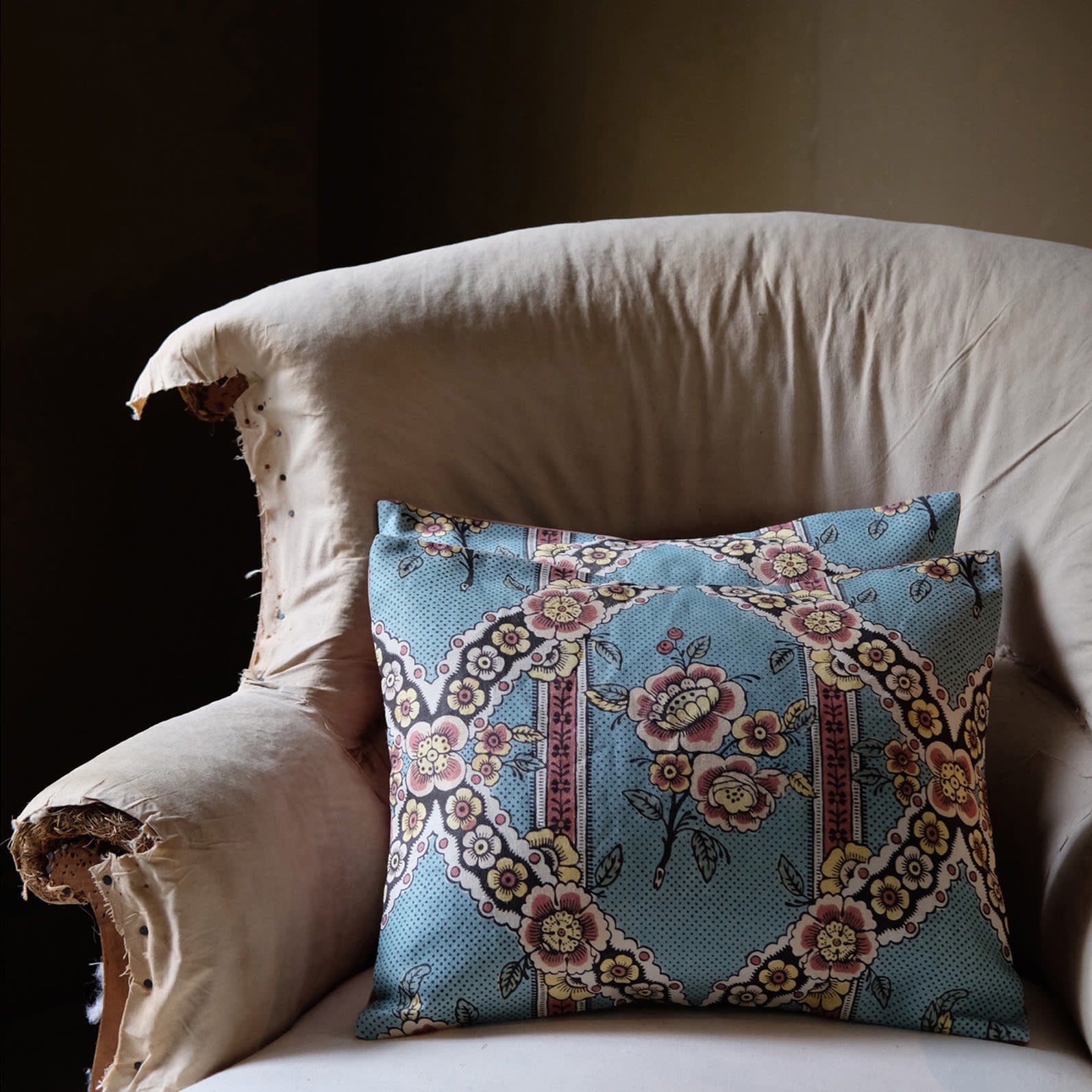 Antoinette Poisson Guirlandes de Fleurs Cushion with Fabric Both Sides