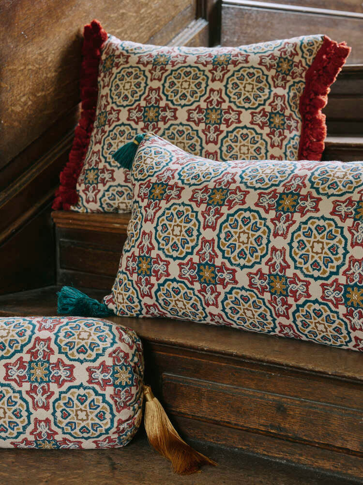 Nador on Linen
