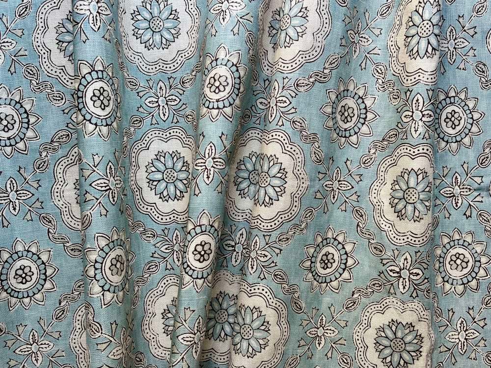 Toledo Bleu de Chine on Linen