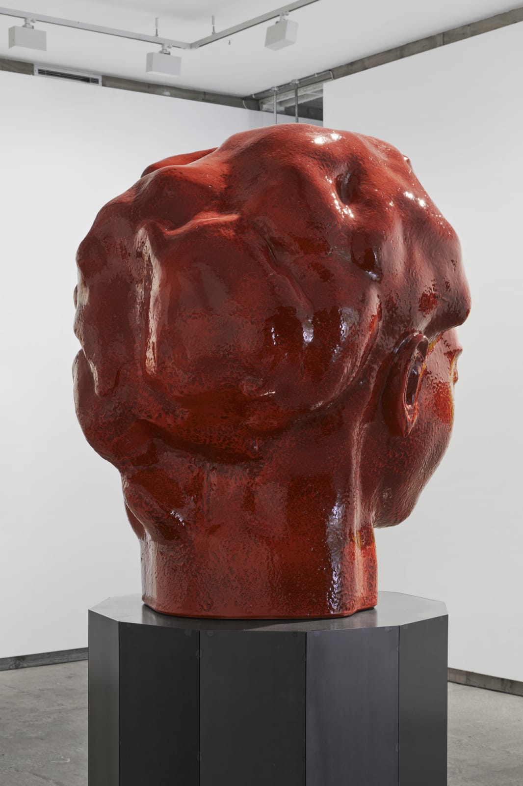 THOMAS SCHÜTTE, Großer Frauenkopf, (Rot), 2021