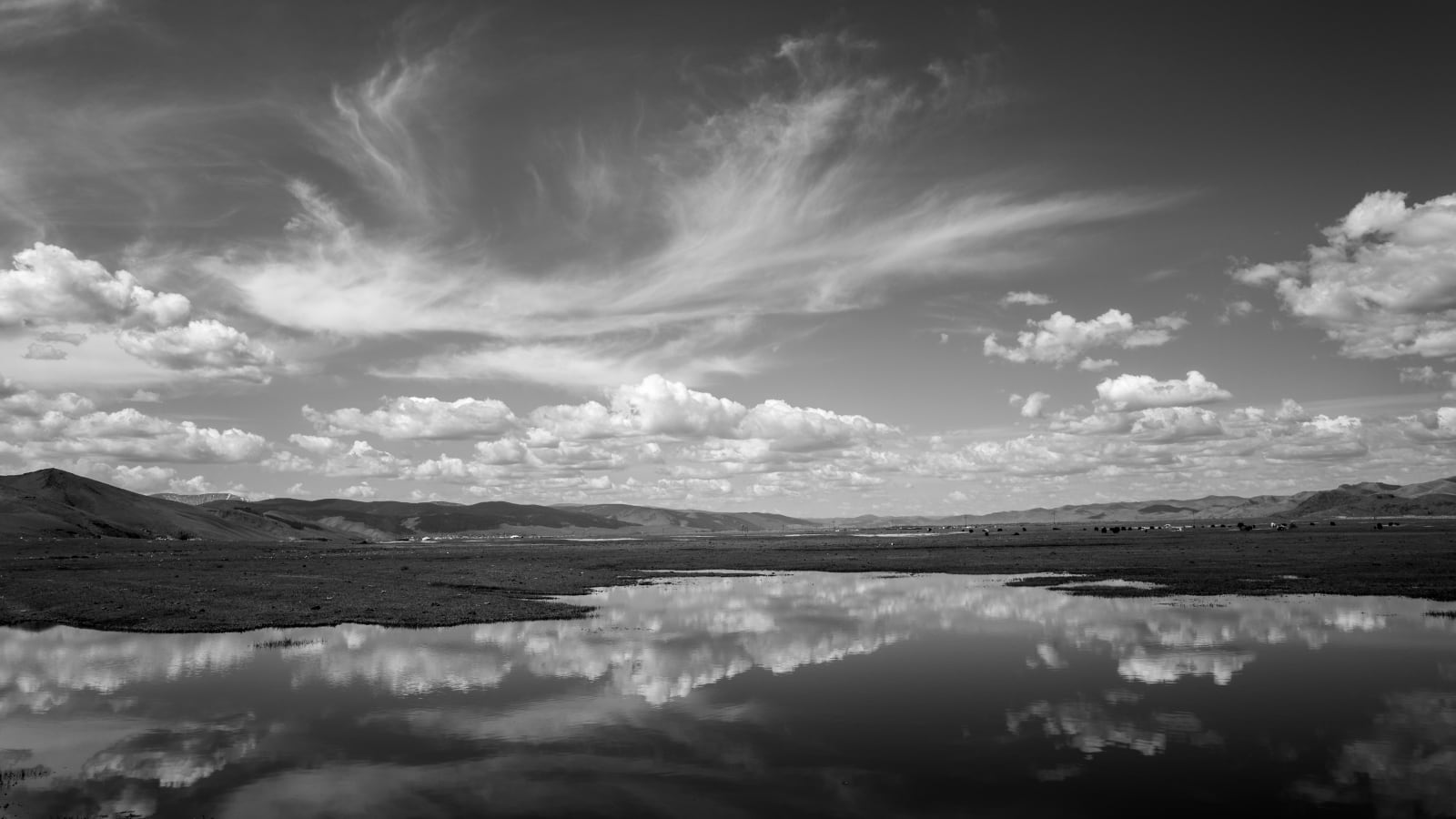 Erhan Coral, Gökyüzünün İkiye Katlandığı Yer / Where the Sky Doubles [Ed.3 + 1 AP], 2025