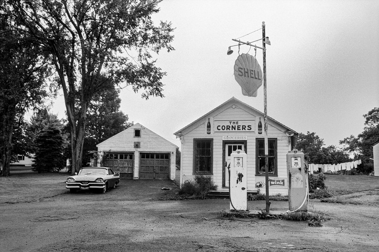 Clark Winter, Filling Station, Sparta, Ohio, 1971.