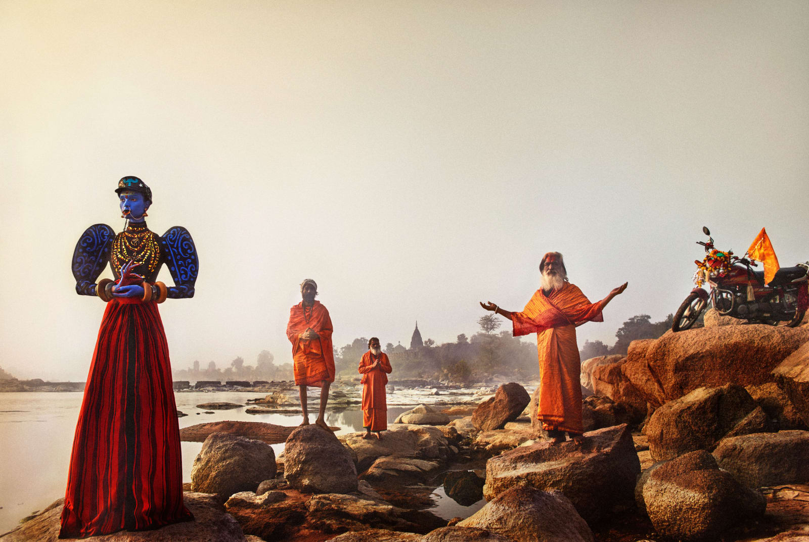 Txema Yeste, Charlee & Sadhus, India, 2020.