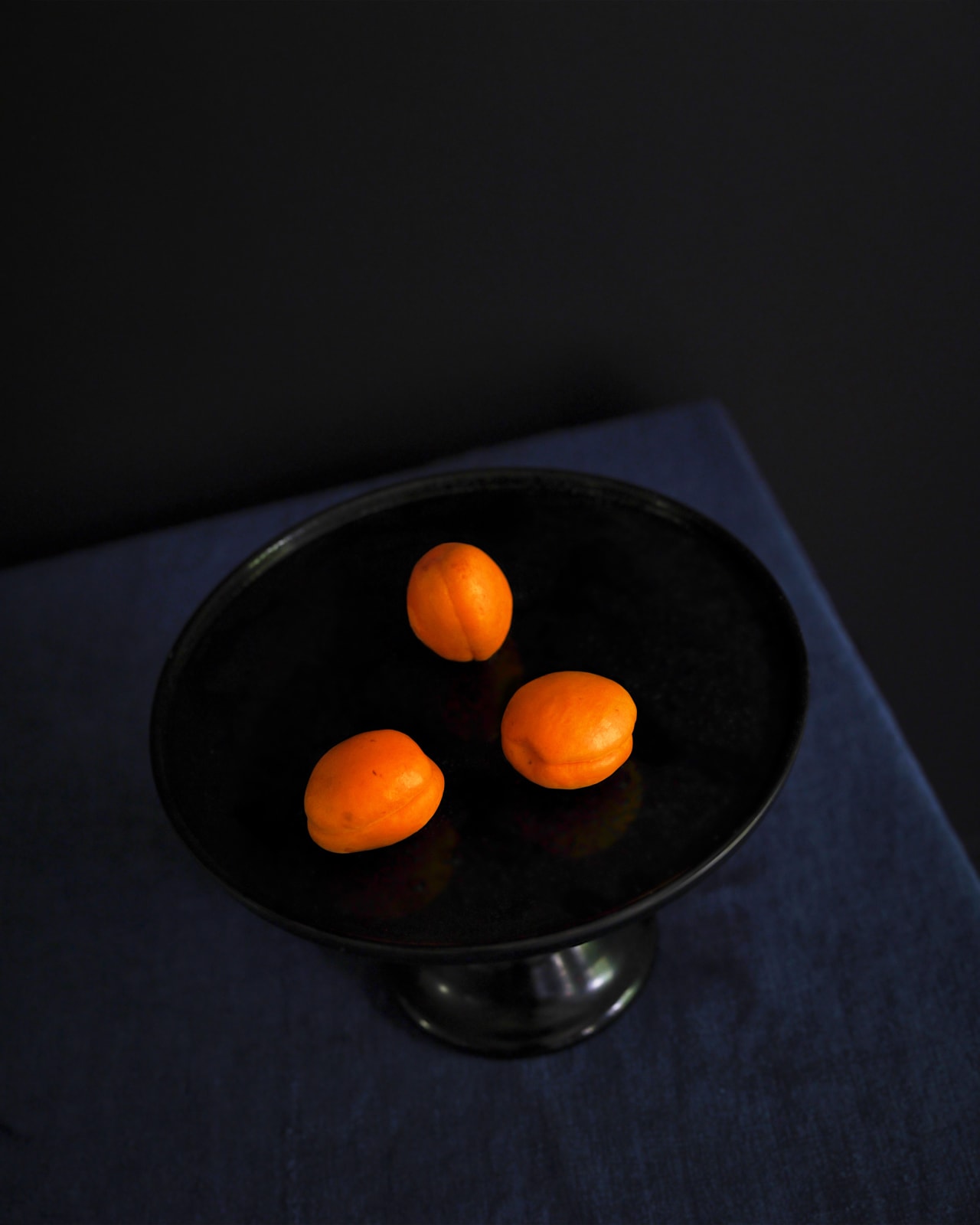 Cig Harvey, Three Apricots (Wet), 2023.