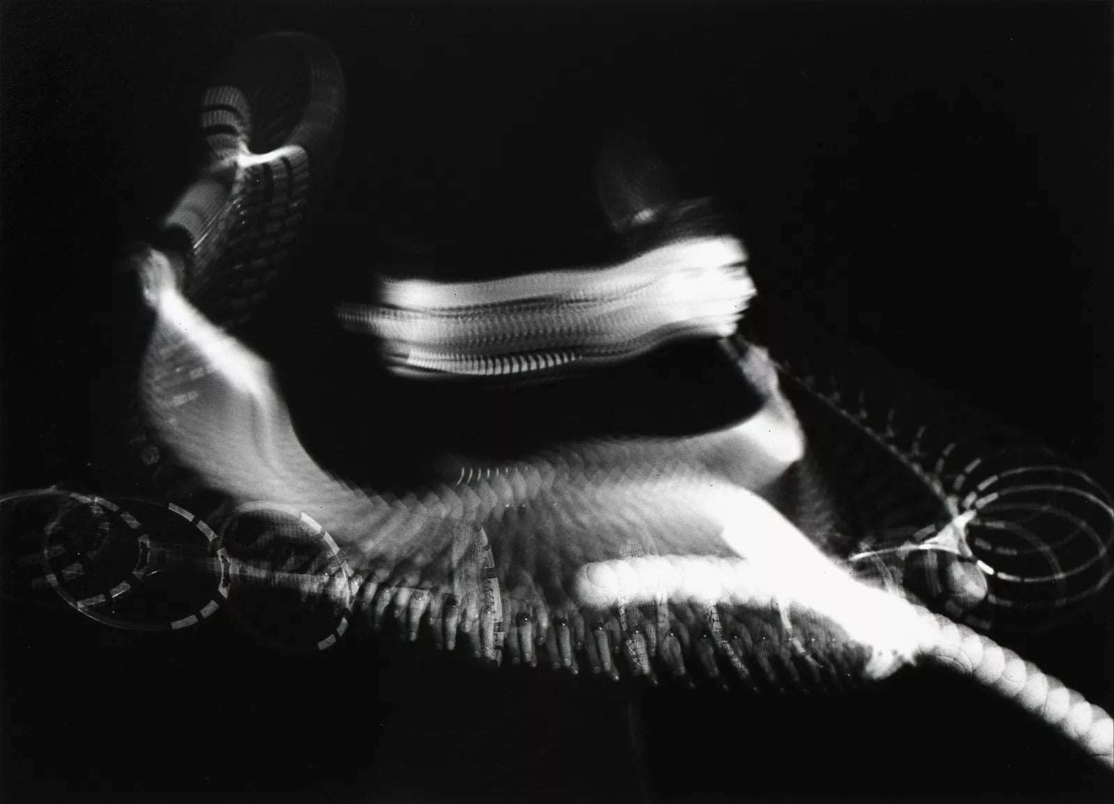 Harold Edgerton, Swirls and eddies of a tennis stroke, 1939.
