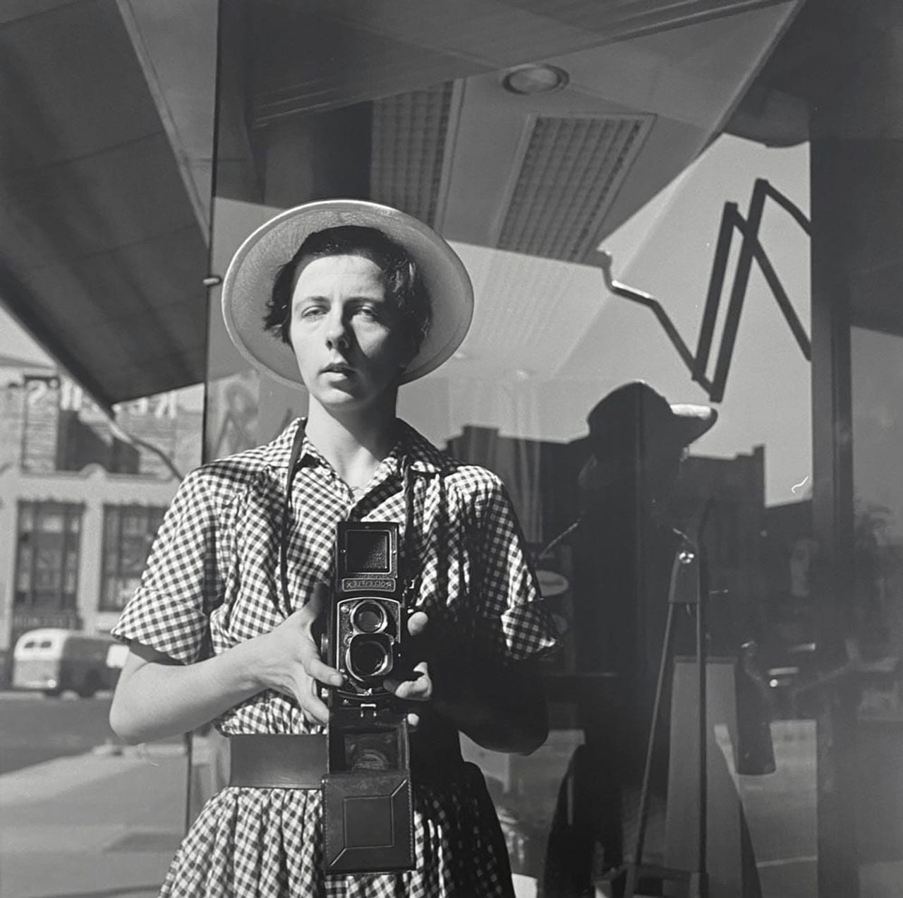 くらしを楽しむアイテム 1954. Self-portrait, Maier, Vivian | Alta Galeria アート・デザイン・音楽