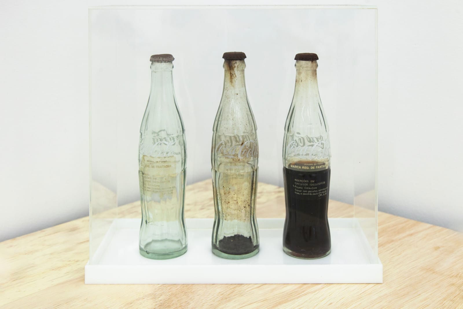 Cildo Meireles, Inserções em circuitos ideológicos: 1. Projeto Coca-Cola, 1970