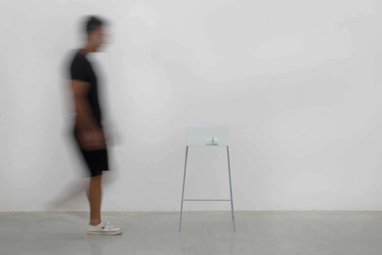 Débora Bolzsoni, Sonambular (maquete) [Somnambular (mockup)], 2023