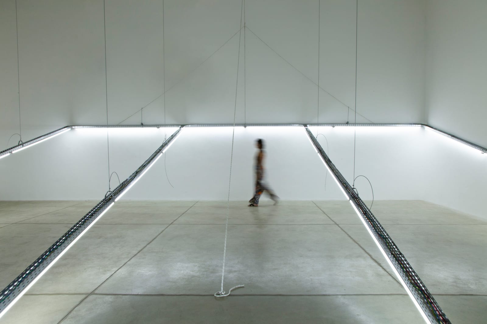 Débora Bolzsoni, Luz que desce [Light that comes down], 2023