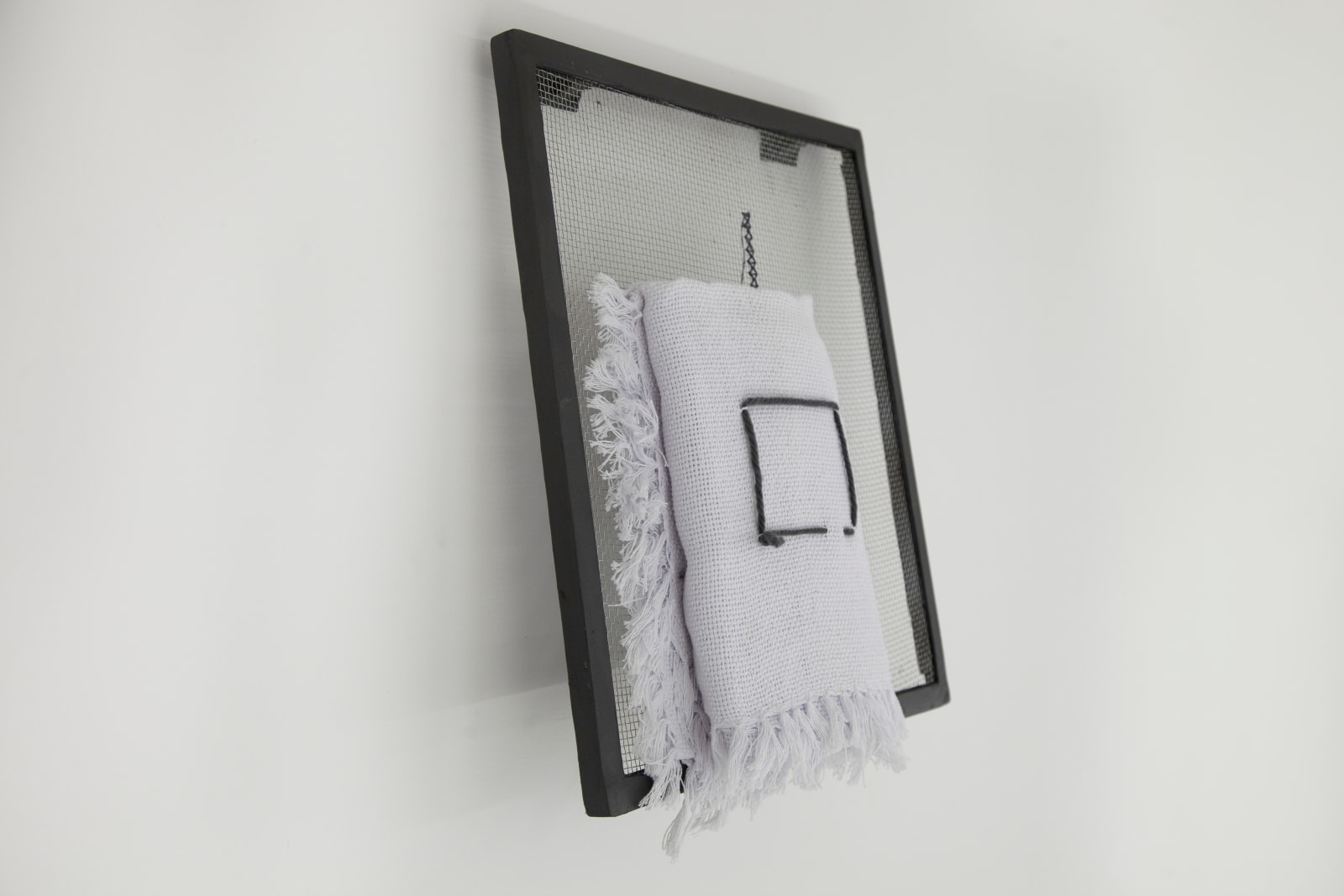 Débora Bolzsoni, Sem título (da série Basculante) [Untitled (Tipper series)], 2023