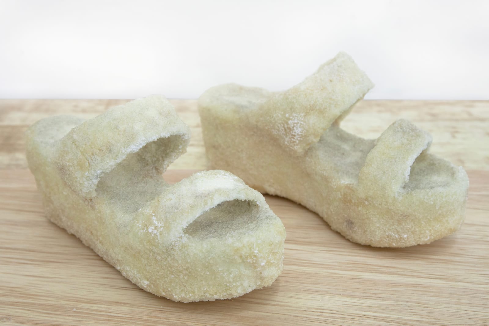 Tiago Sant'Ana, Sapatos de açúcar (Tamancos de forra), 2020