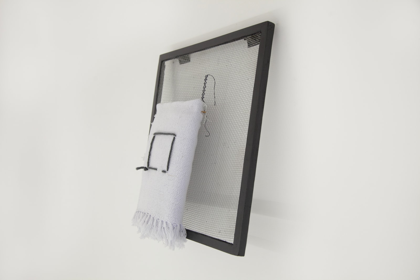 Débora Bolzsoni, Sem título (da série Basculante) [Untitled (Tipper series)], 2023