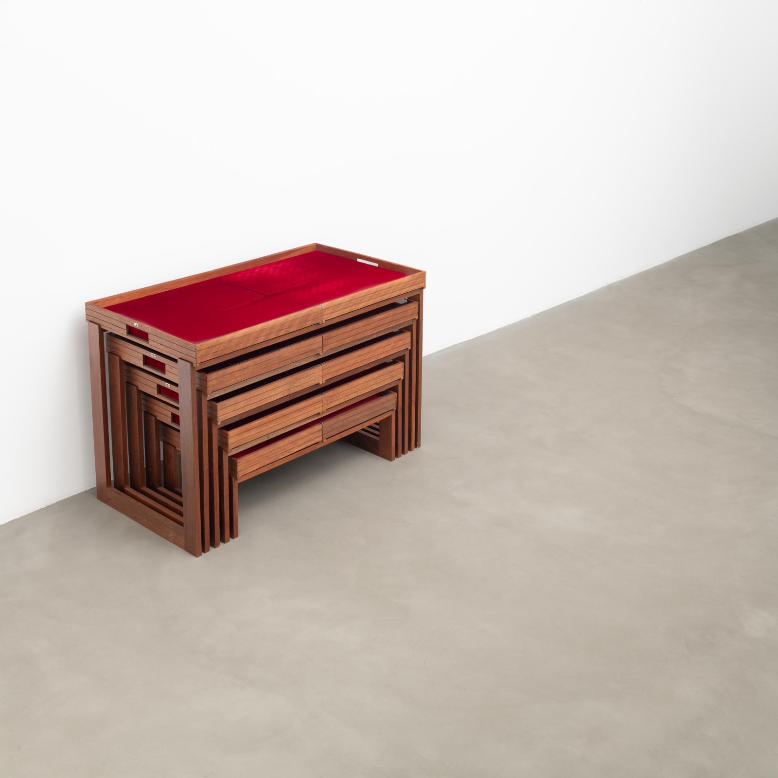 Cinthia Marcelle, Meditação da Ferida ou A Escola das Facas [estrada], 2022