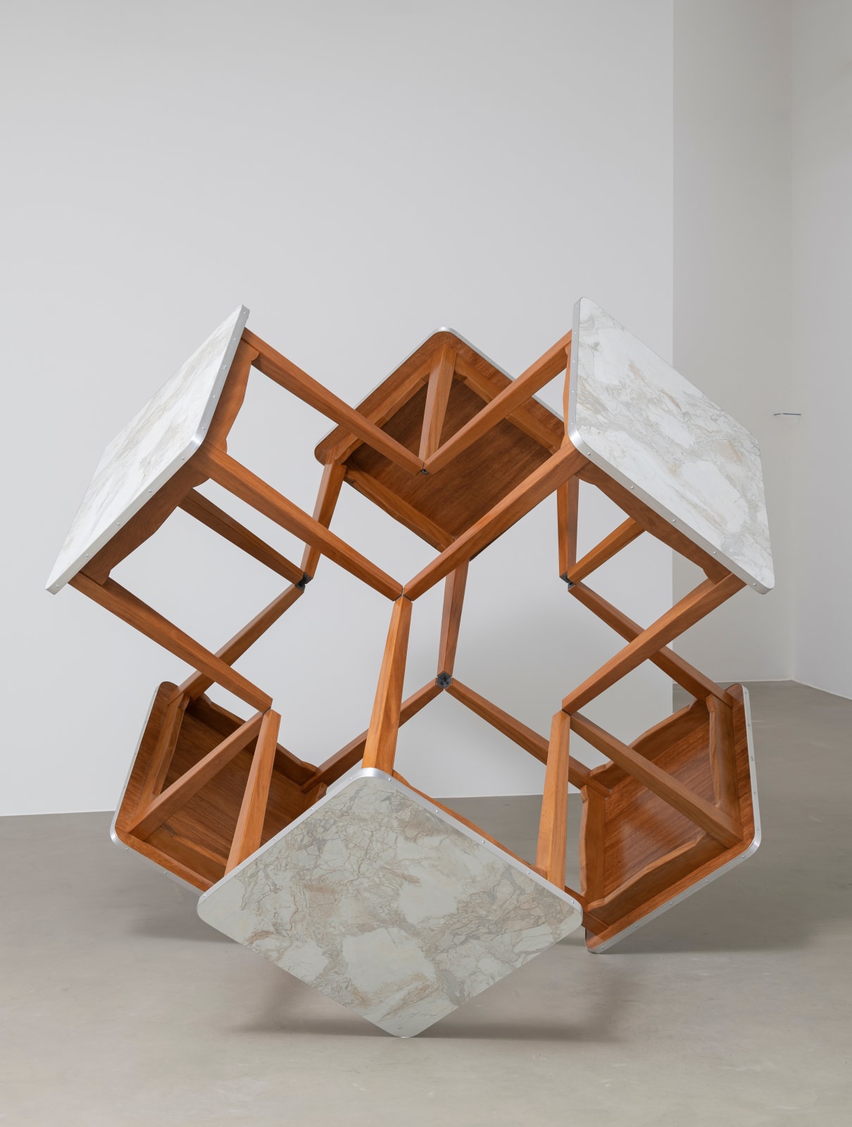 Jorge Macchi, Debajo de la mesa, 2022