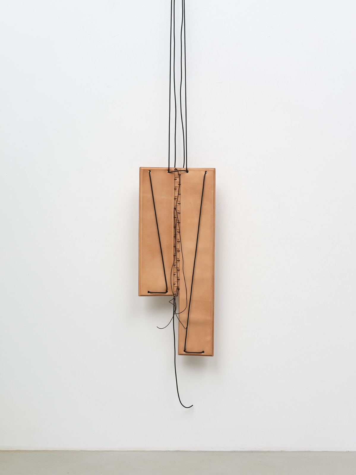 Leonor Antunes, discrepancies with E.T. #1, 2023