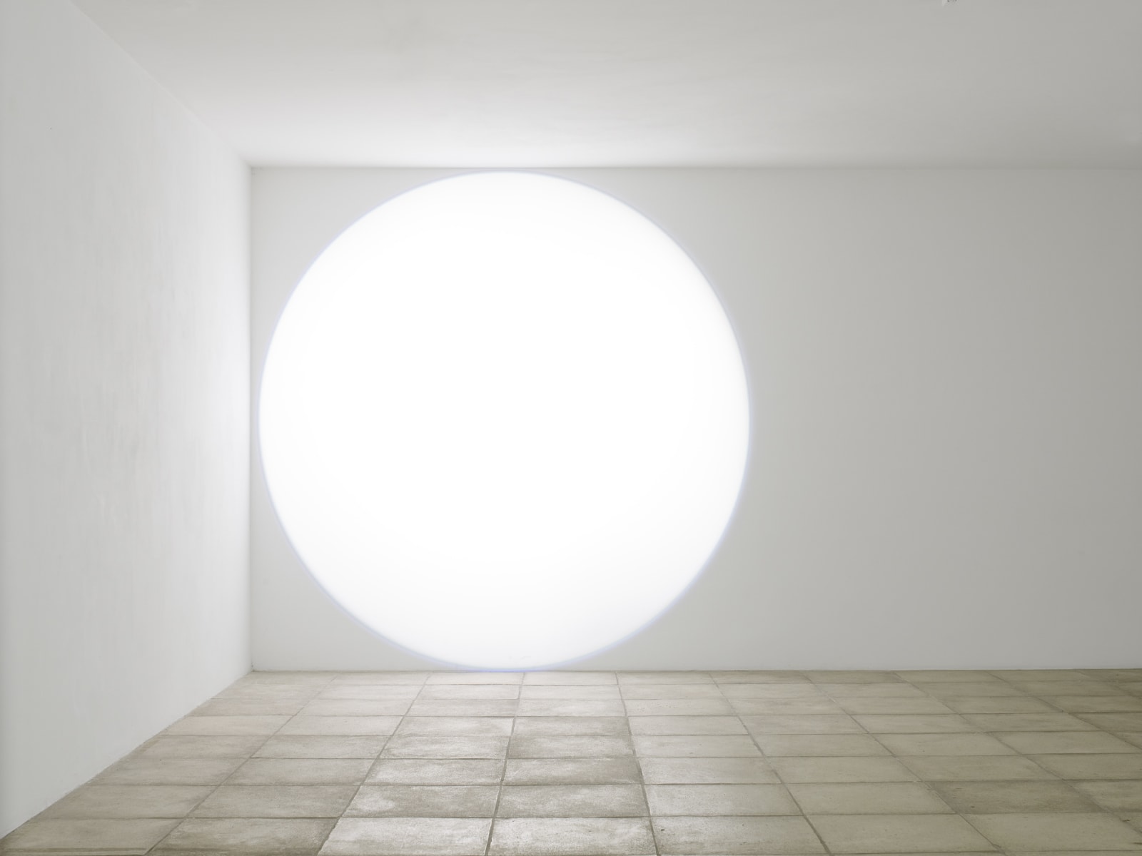 Michel VERJUX, Poursuite au mur, calage haut-bas-angle, 2009