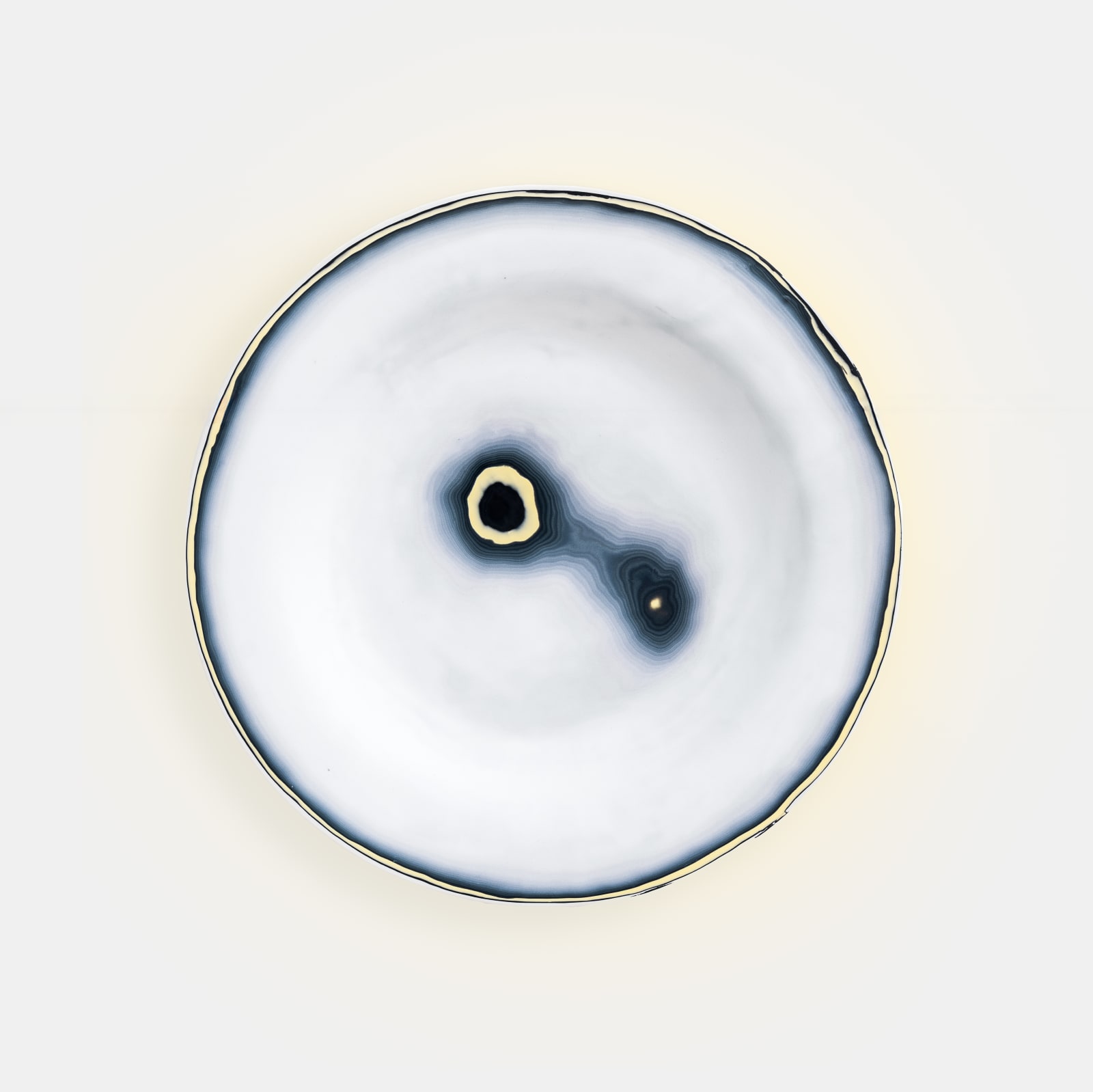 Olivia BARISANO, Assiette à dessin, 2025