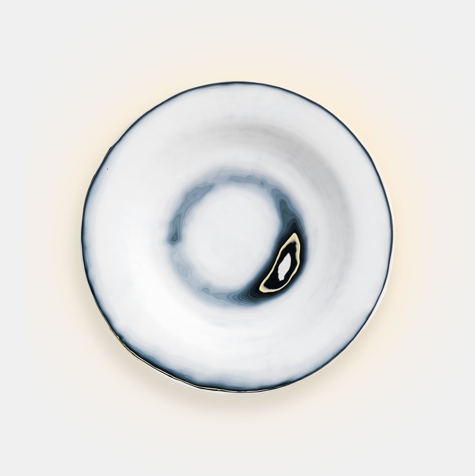 Olivia BARISANO, Assiette à dessin, 2025