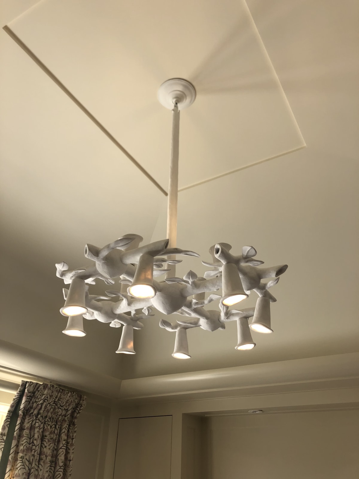 MANUELA ZERVUDACHI, Lustre Feuilles carré, 2020