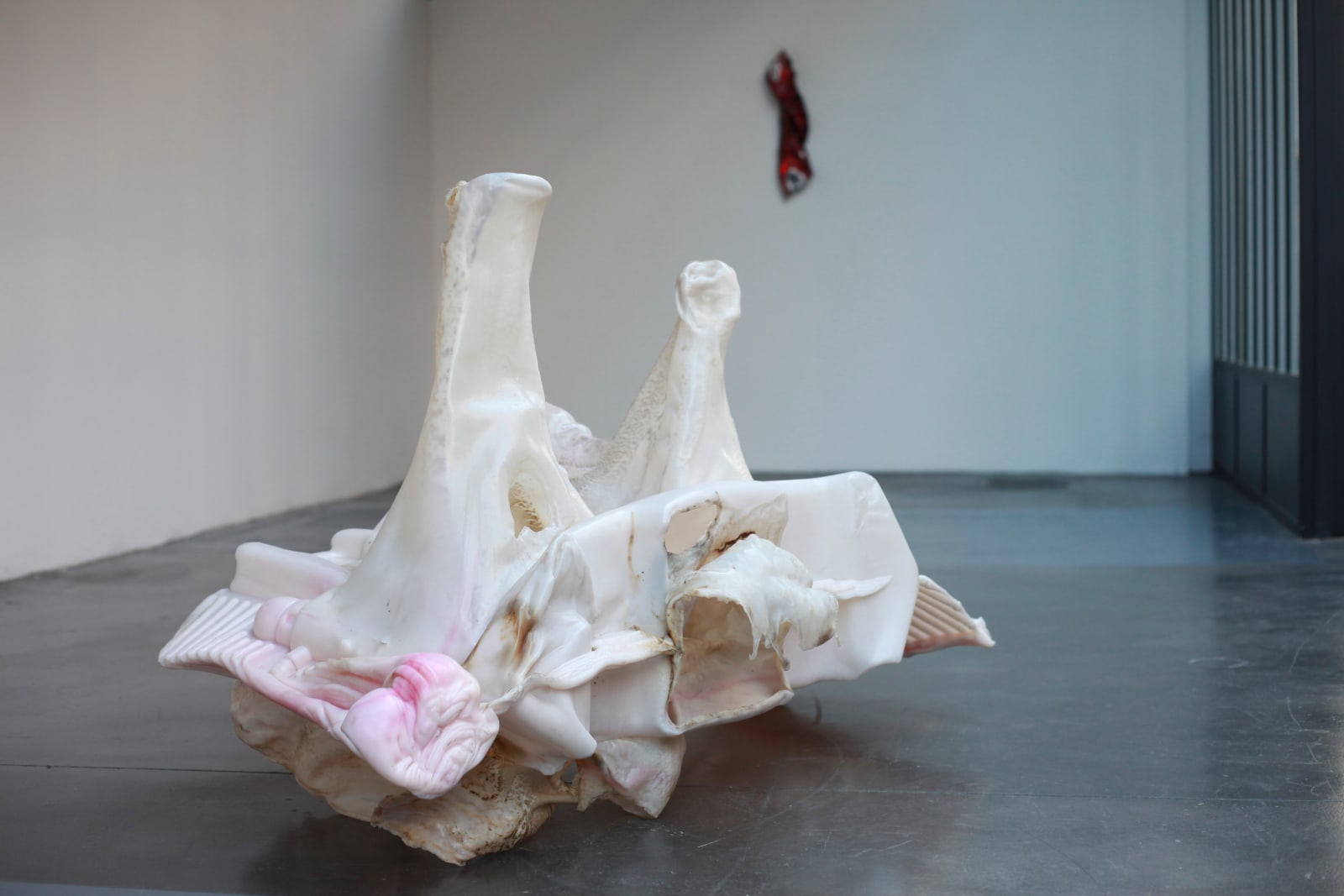 Anita MOLINERO, Borne de chantier à deux mandibules, 2007