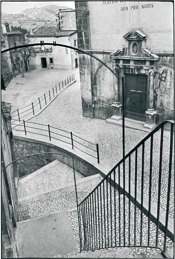Isabelle Le Minh, Aquila Degli Abrusi, Italie, 1952 | Série Trop tôt, trop tard (After Henri Cartier-Bresson), 2007
