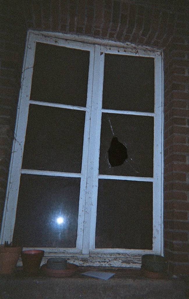 Fabian KNECHT ZERBRECHUNG (FRENCH WINDOW) Photographie 137x 87 cm 54 × 34 in